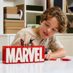 LEGO Marvel Super Heroes / логотип MARVEL с минифигурками/ 76313