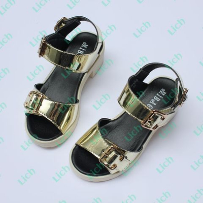 Босоножки детские с пряжками на каблуке с платформой