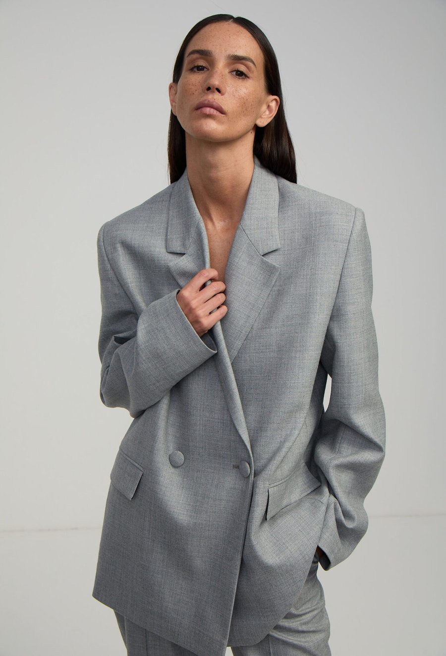 Жакет двубортный серый