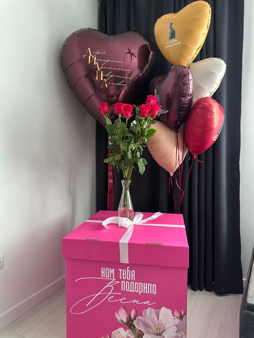 Воздушные шары в коробке " Нам тебя подарила весна! " ( Молодежка, Спорт) №2969