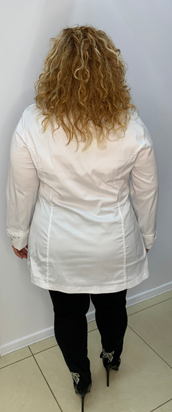 Белый блузон - жакет с кружевной вышивкой