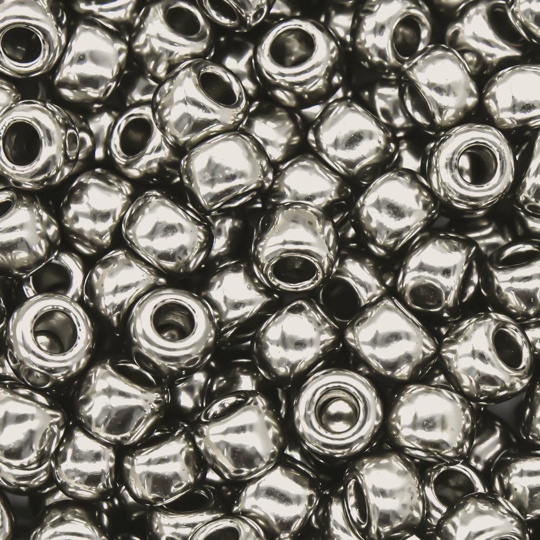 Японский бисер TOHO Round 6/0 (№711), металлизированный, непрозрачный глянцевый