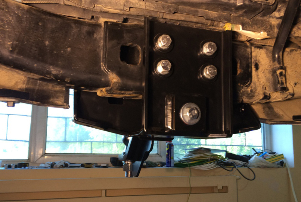 Фаркоп в штатный задний бампер Toyota Land Cruiser 200 (без шара и переходника) РИФ