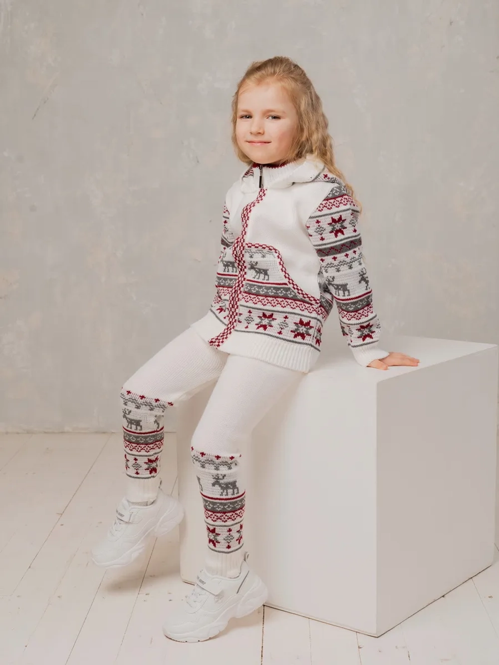 Кофта вязаная на молнии с капюшоном