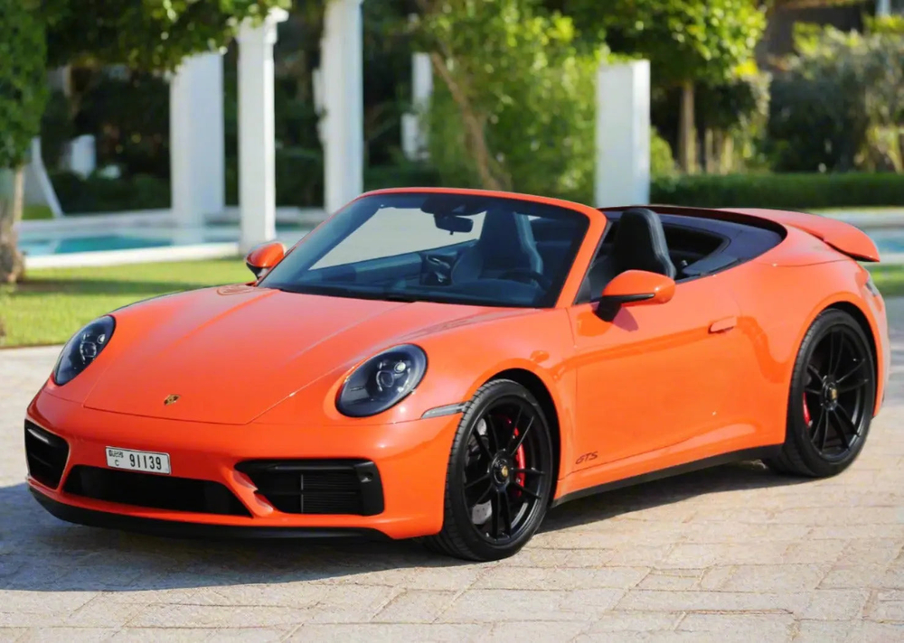 Porsche 911 Carrera GTS4