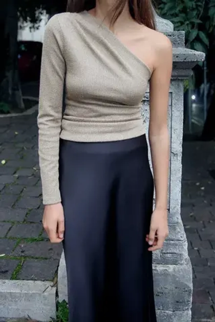 ZARA ТОП АСИММЕТРИЧНОГО КРОЯ ИЗ БЛЕСТЯЩЕЙ РЕЛЬЕФНОЙ ТКАНИ, ЗОЛОТИСТЫЙ