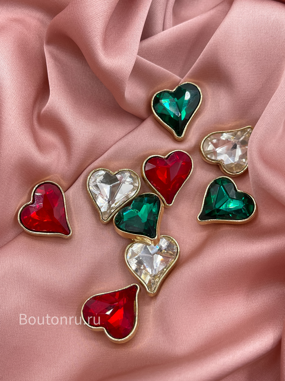Пуговицы сердце золотистые с зеленым камнем