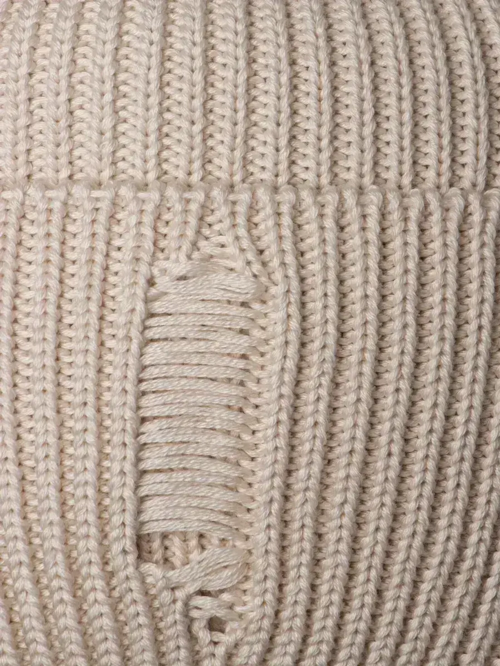 Шапка женская на осень рваная