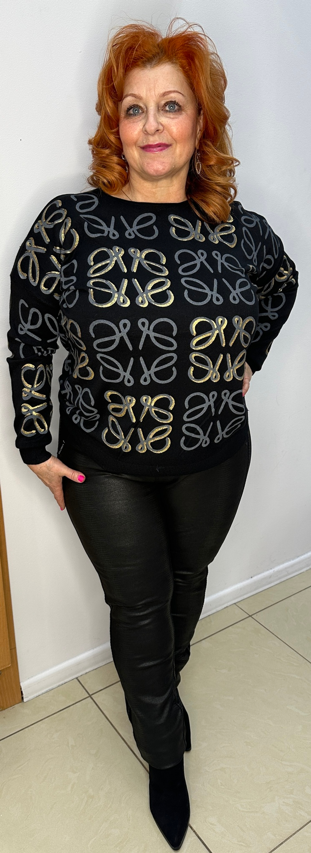 Черные брюки-лосины без застежки под рептилию с лампасами