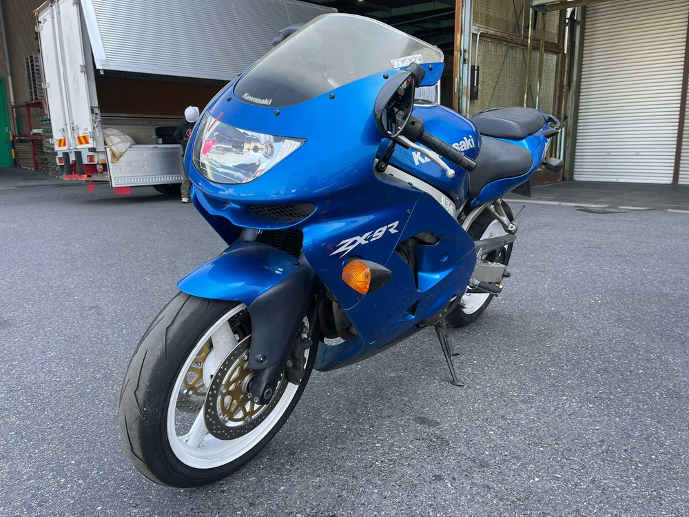 Kawasaki Ninja ZX-9R 041682