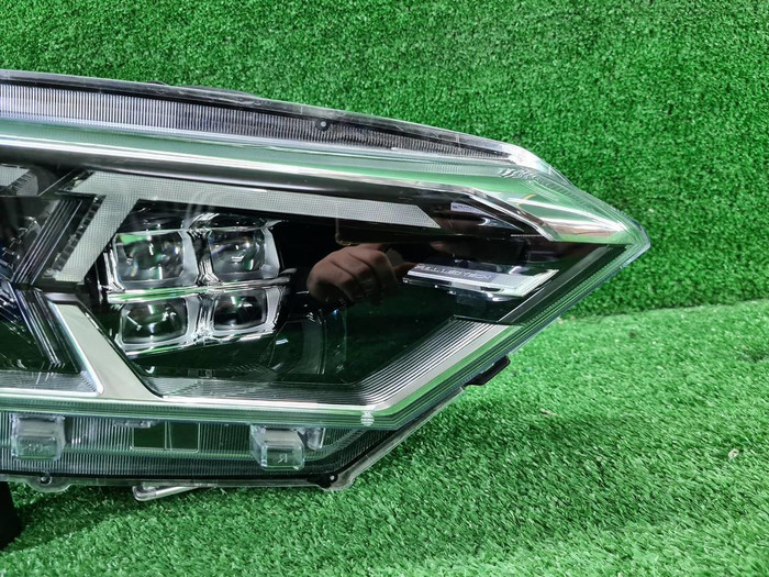 Фара правая Faw Besturn T77 (2018-н.в.) LED