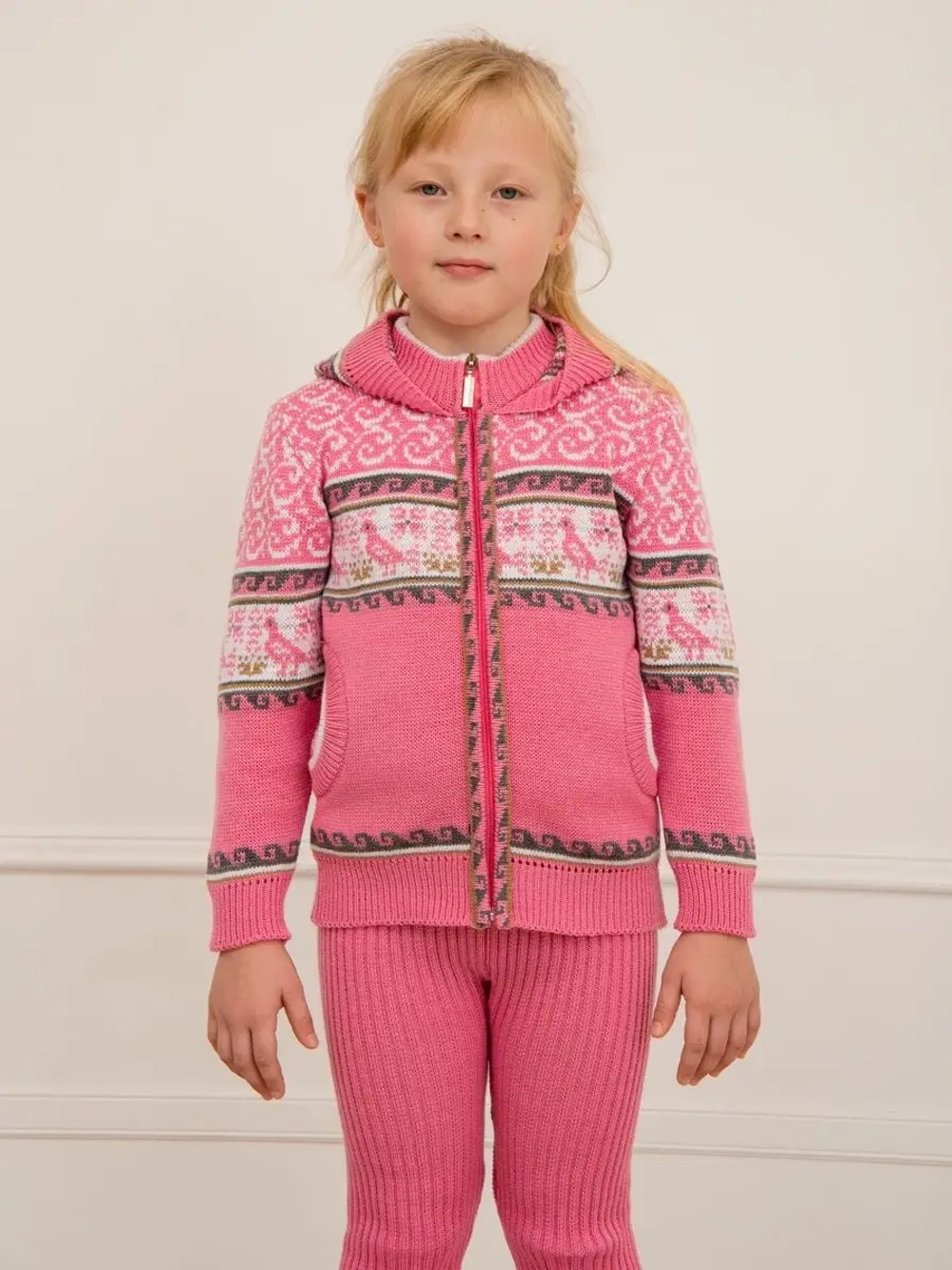 Кофта вязаная с капюшоном