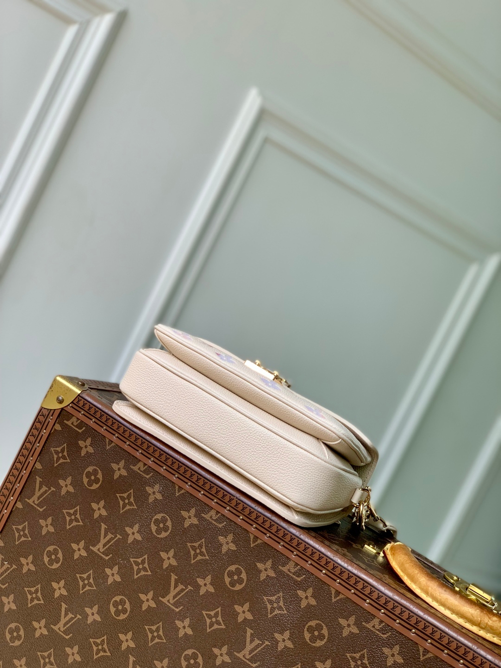 Louis Vuitton Pochette Metis East West