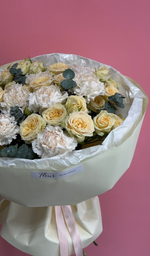 Букет кустовые розы и диантусы #47