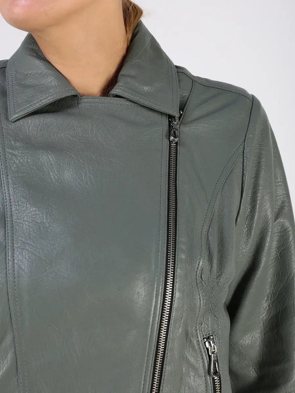 Кожаная куртка демисезонная косуха оверсайз