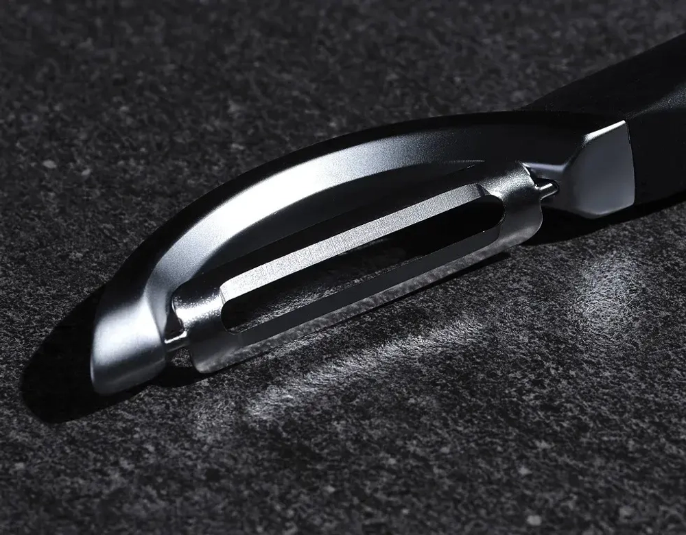 Microplane Специальный вертикальный нож для очистки овощей, черный.