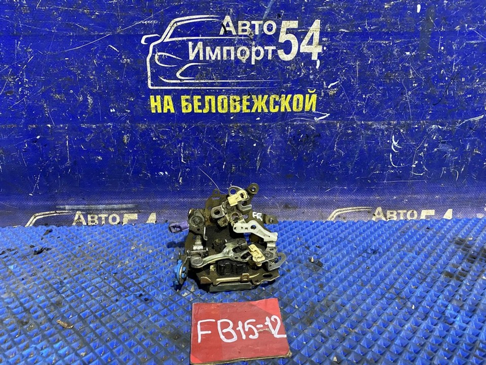 Замок двери передней правой NISSAN SUNNY 2001