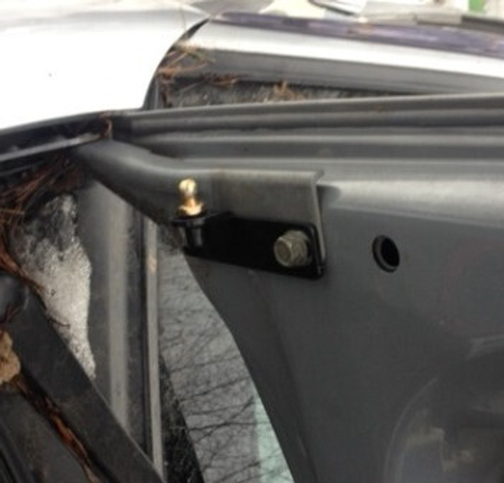 Амортизатор (упор) капота на Subaru Forester 07-01(SF, с 1997 по 2002 г.в.)Autoinnovation