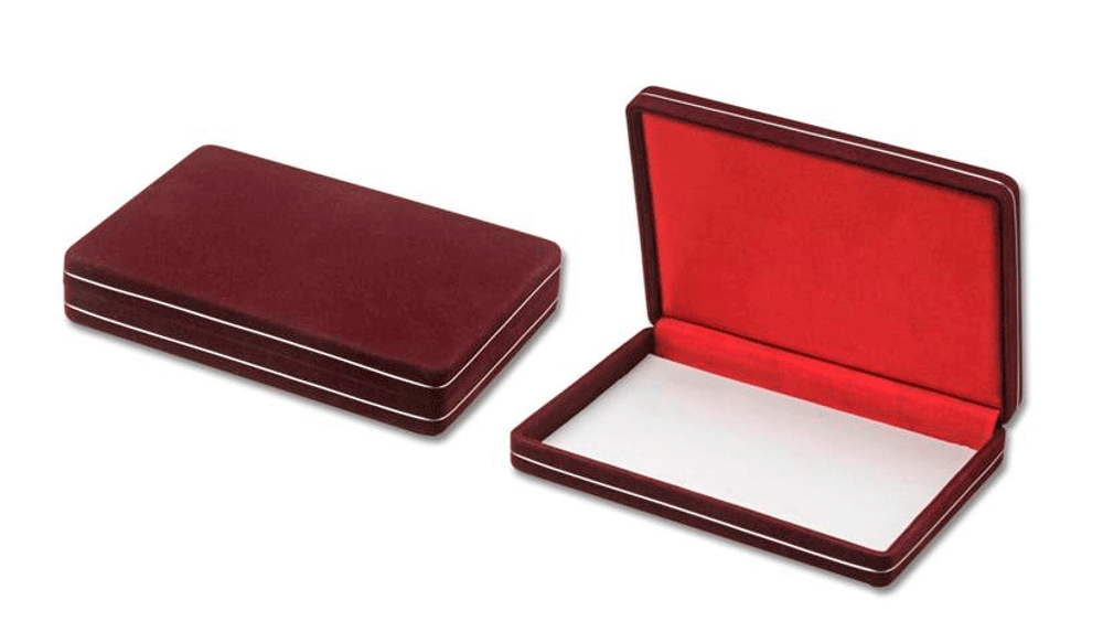 Футляр металлический с бархатной обтяжкой 182x128x33 мм.