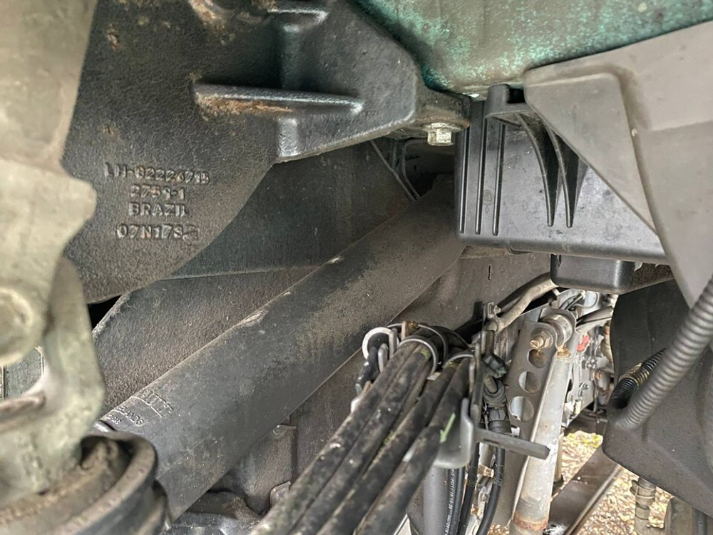 Цилиндр подъема кабины левый 2018г.