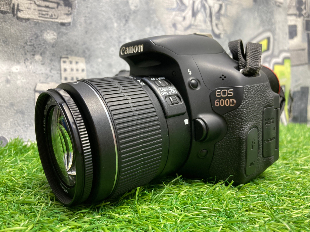 Canon 600D kit 18-55mm 3.5-5.6 IS II 24 500 кадров