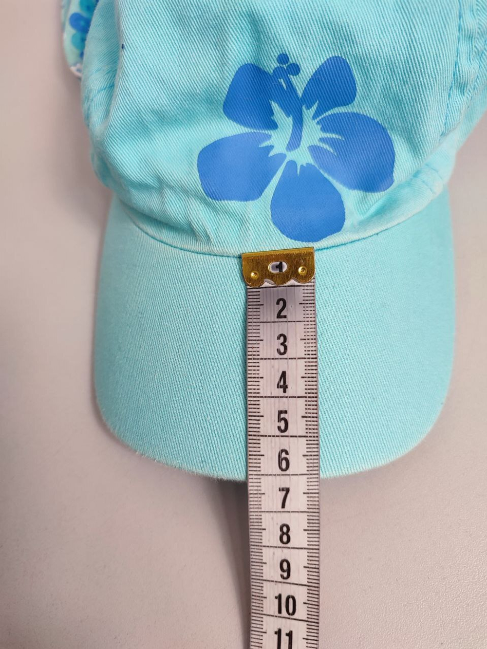 Кепка нежная красивая на 3-4 года