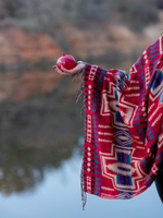 Палантин теплый с орнаментом Навахо