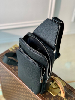 Louis Vuitton Avenue Slingbag