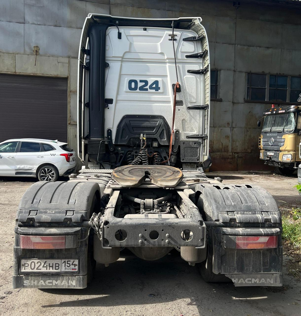 Shacman (Shaanxi) SX* 4x2 Седельный тягач SX4188YY381 (Дизельный, 12,5 л, 473 л.с., АТ)