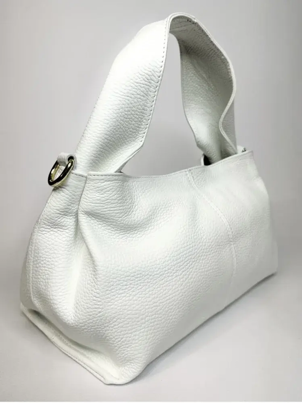 Женская сумка из натуральной кожи белого цвета