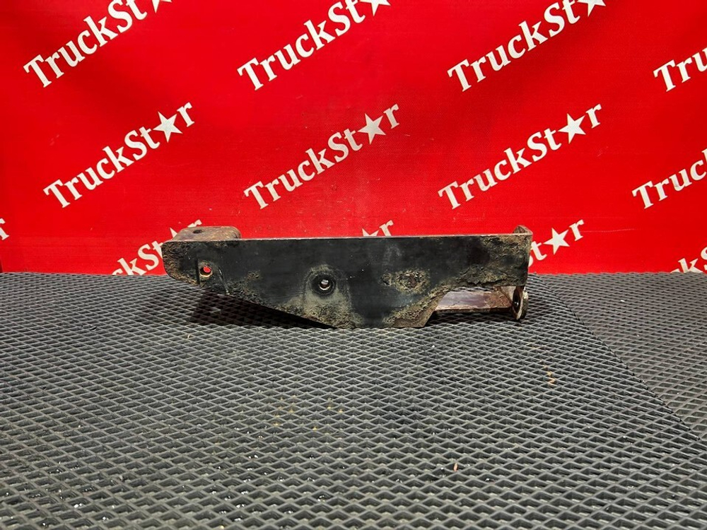 Кронштейн подножки правый