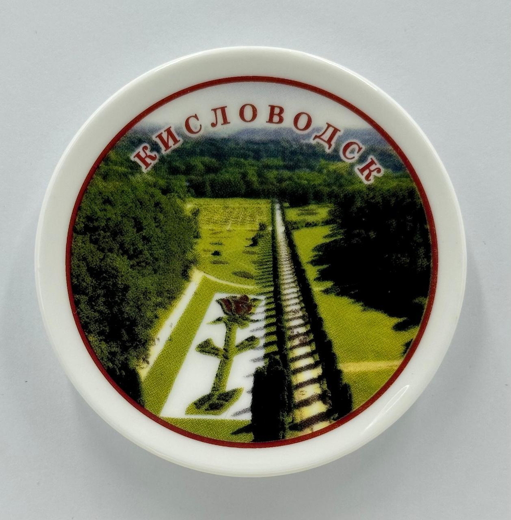 Магнит на холодильник. Фарфор.