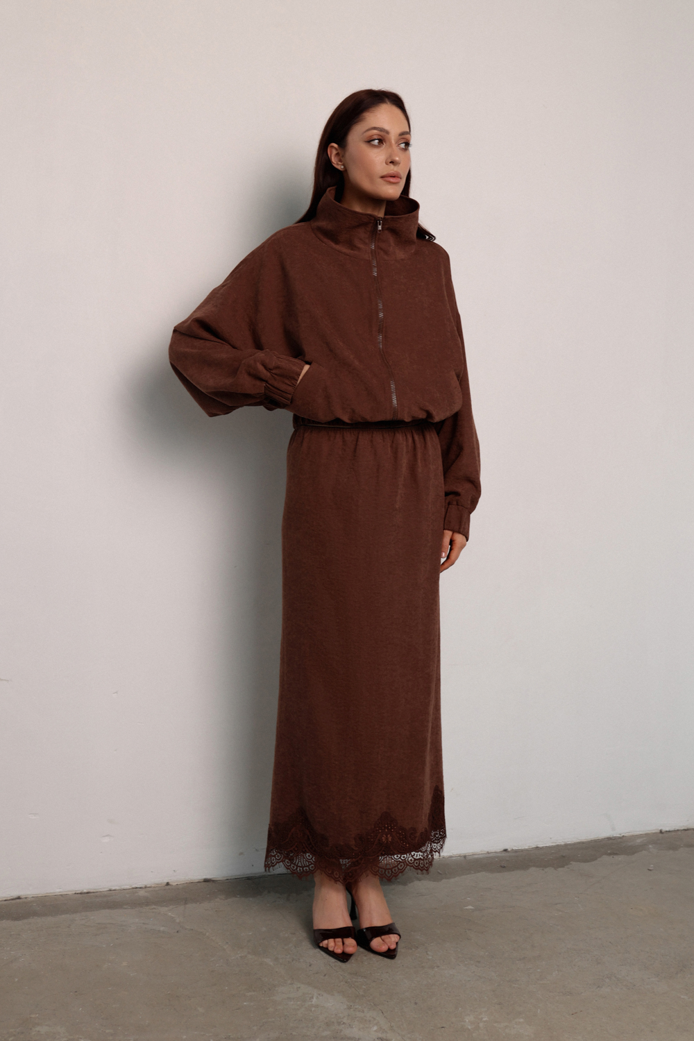 Юбка - макси с кружевом шоколадная