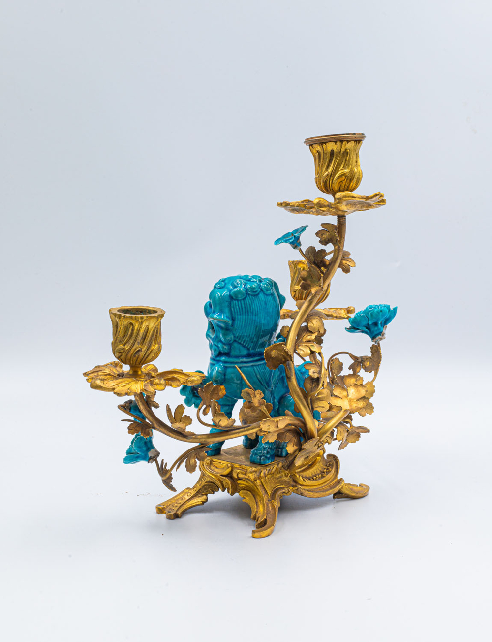 Каминный гарнитур. Часы и пара канделябров Людовика XV -Рокайль. Фарфор, бронза Франция. Кон.VIII в.