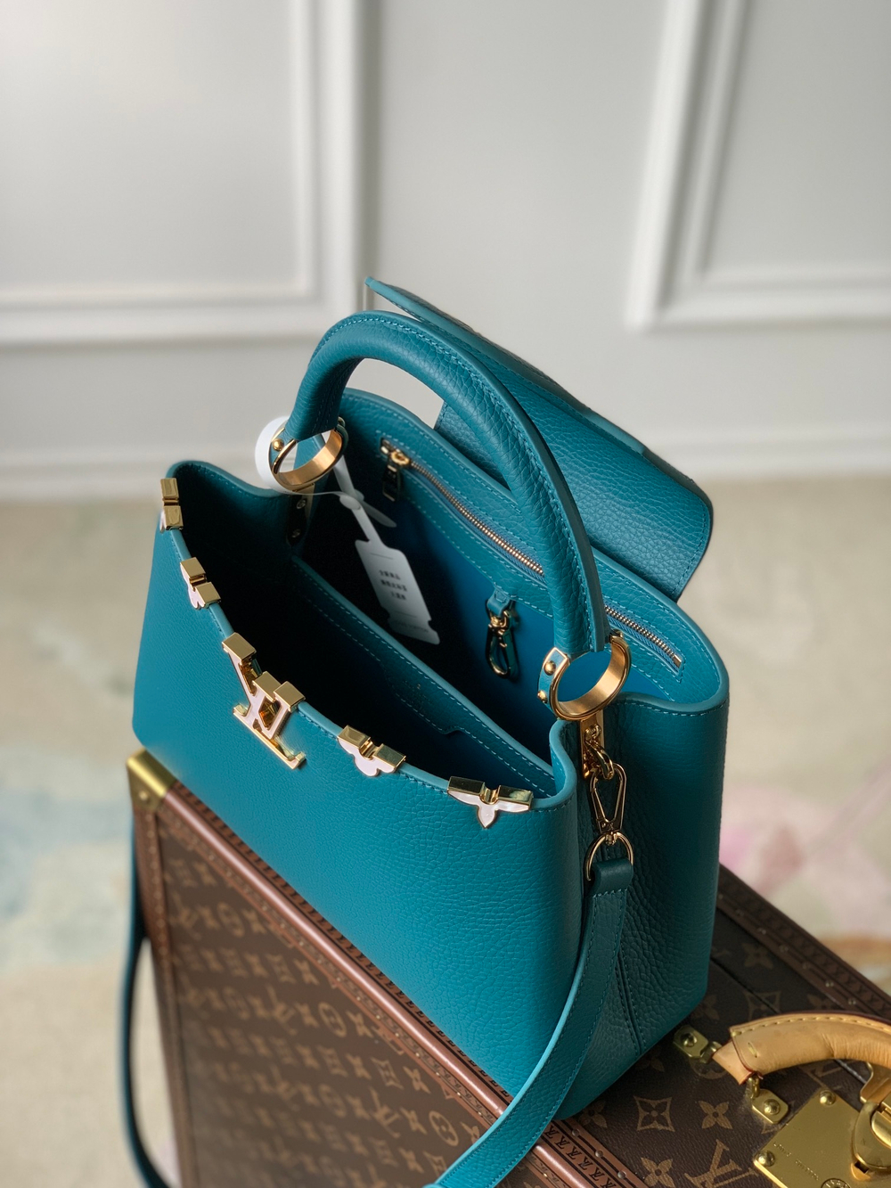 Louis Vuitton Capucines MM