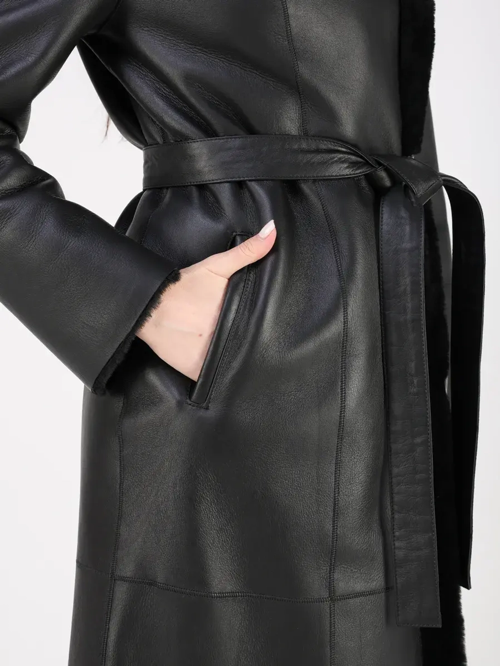 Дубленка зимняя натуральная с капюшоном