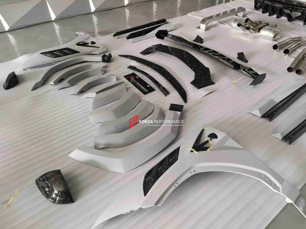 Широкий обвес с выхлопной системой для Lamborghini Urus 2018+ Ламборгини Урус