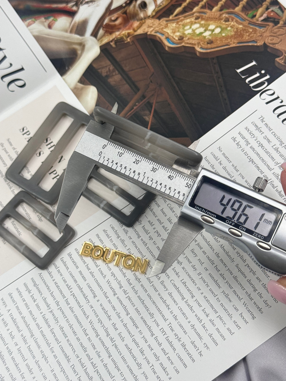 Пряжка серая матовая с прожилками