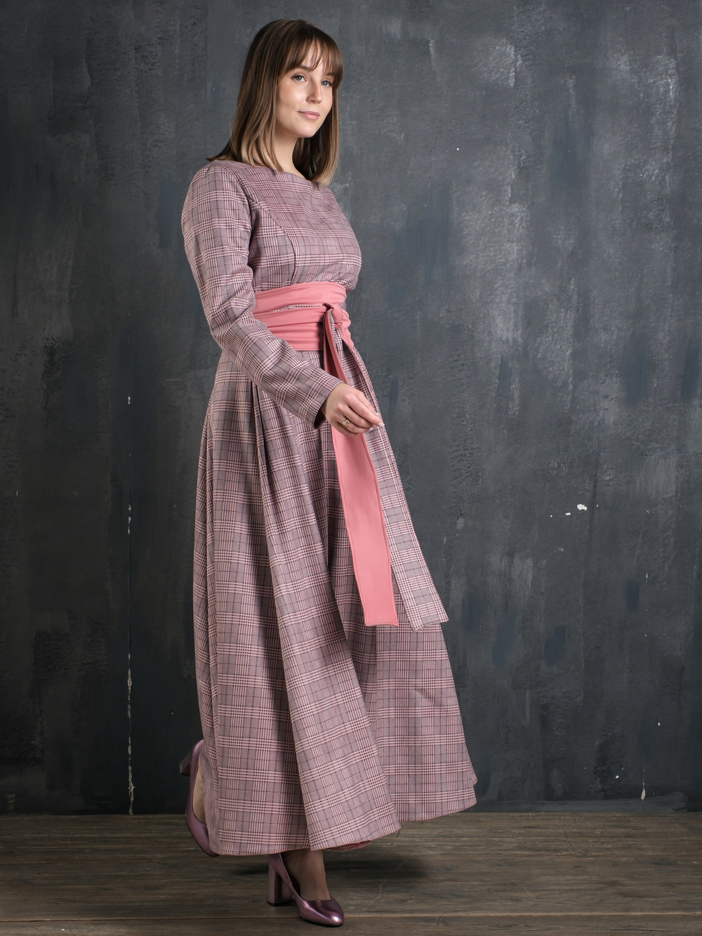 Платье с кушаком /персик клетка