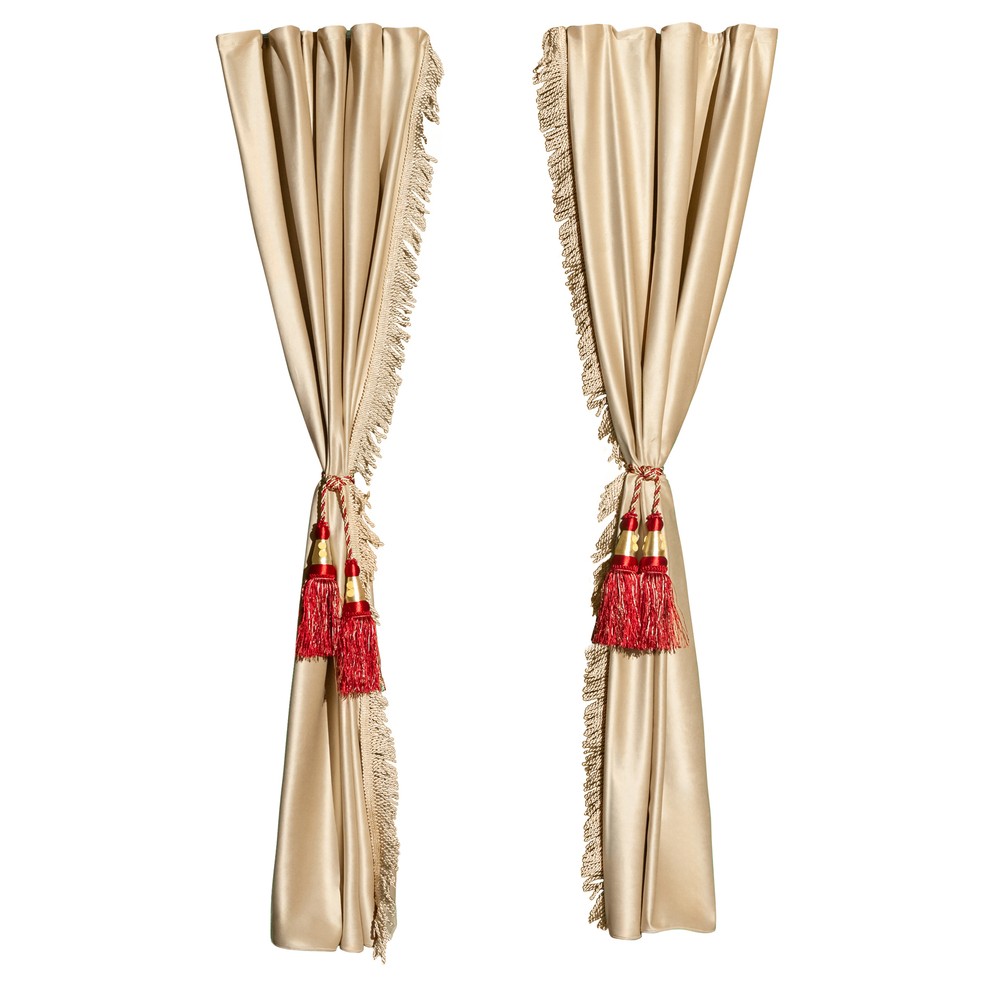 Шторы спального места с прихватами "Кисти" в кабину Volvo, Scania, MAN, DAF, Merc, Камаз, Sitrak, Shacman, Foton, FAW. Высота 1,5м, ширина одной стороны - 1,15м. Блэкаут, велюр. Бежевый цвет с бежевой бахромой и красными кистями