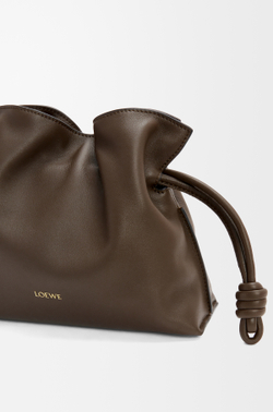 Loewe Мини-клатч Flamenco из телячьей кожи наппа, шоколадный