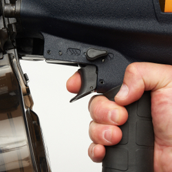 Пистолет гвоздезабивной для строительства HYBEST HCN90P (пневматический, гвозди CNW, магниевый)