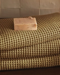 ZARA HOME ПОЛОТЕНЦЕ ИЗ РЕЛЬЕФНОЙ ТКАНИ, ОЛИВКОВЫЙ