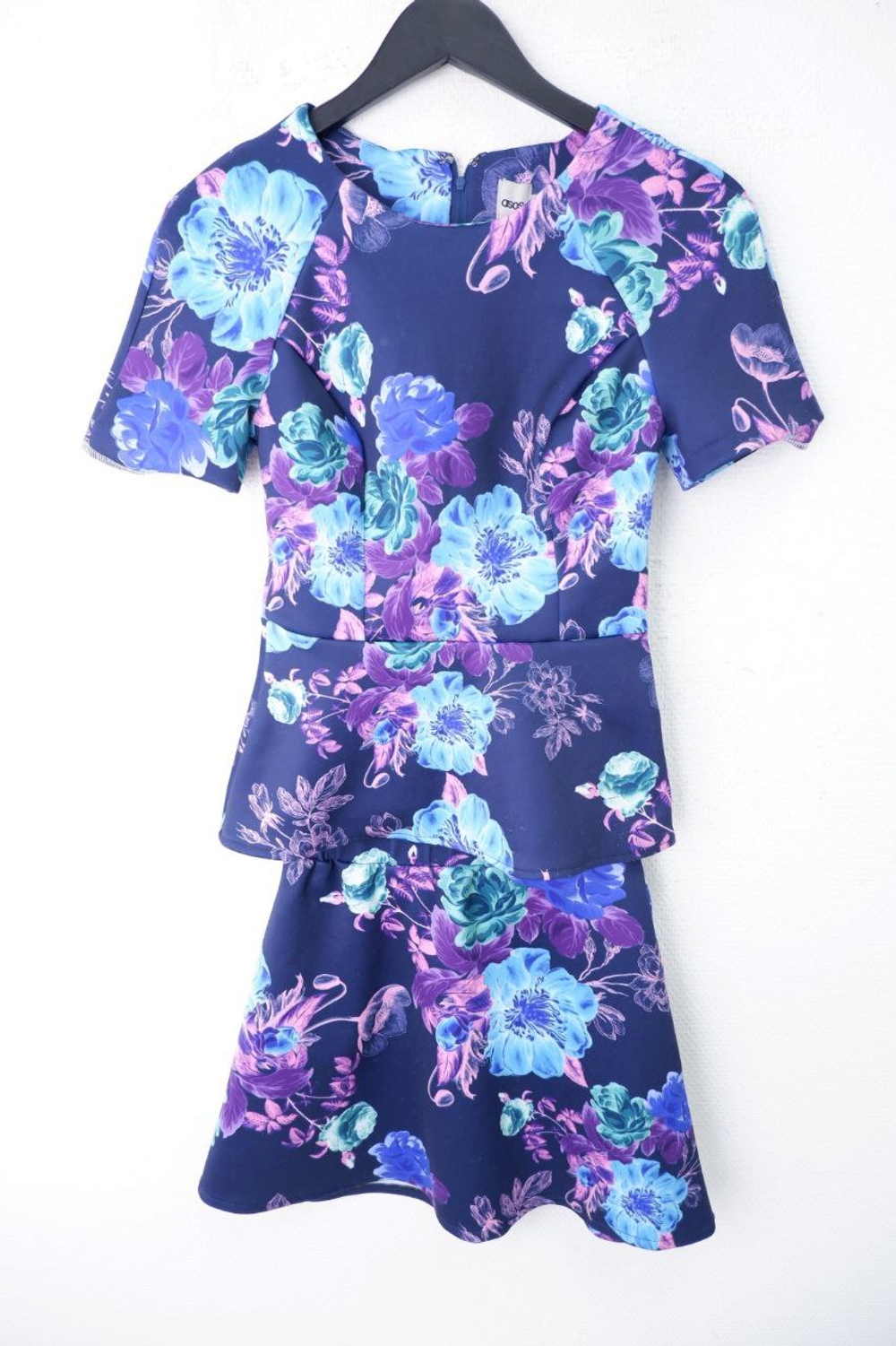 Костюм Asos юбочный 40 размер