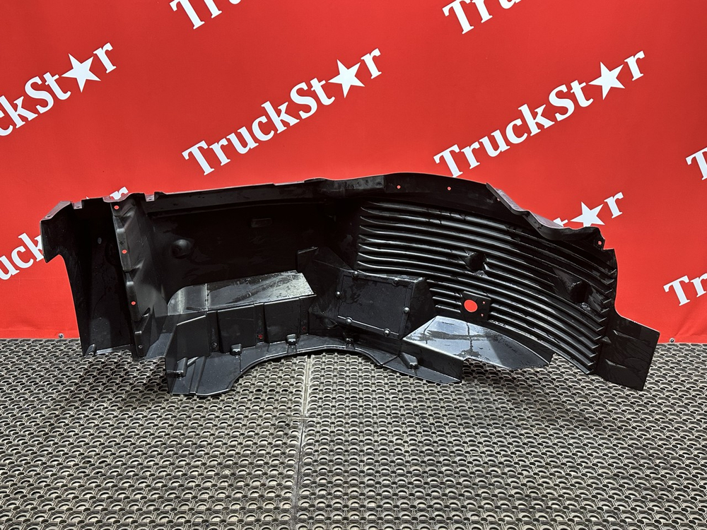 Крыло переднее правое передняя часть