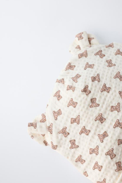 ZARA ШАПКА С УШКАМИ И МЕДВЕЖАТАМИ, ЭКРЮ