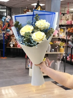 Букеты из белых роз
