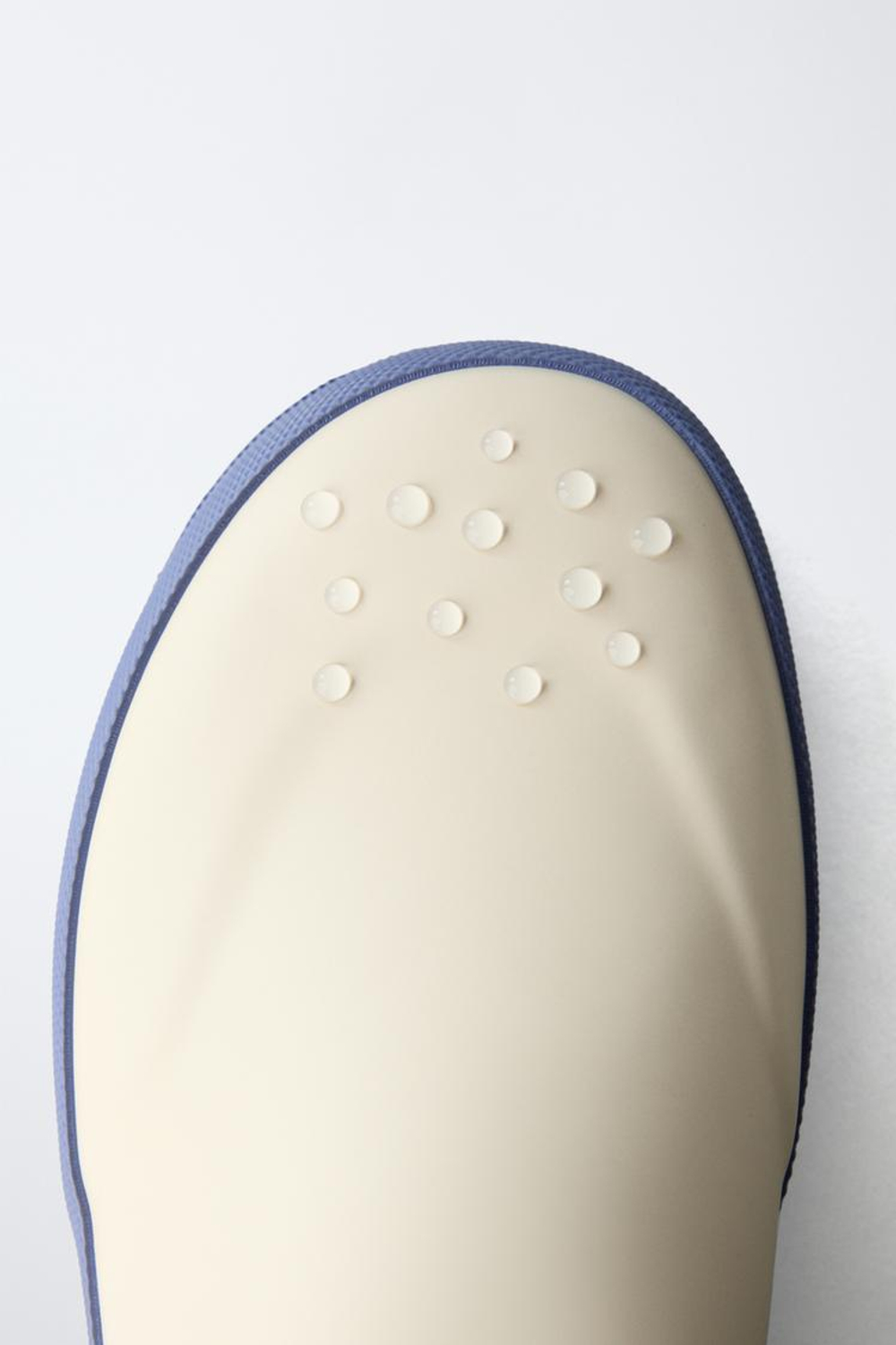 ZARA РЕЗИНОВЫЕ САПОГИ В СТИЛЕ КОЛОР-БЛОК, БЕЛЫЙ