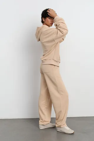 Джоггеры бананы без начеса из премиум футера ванильного цвета