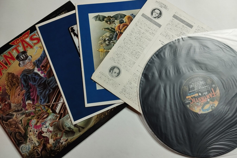 Винтажная виниловая пластинка LP Elton John Captain Fantastic And The Brown Dirt Cowboy (Japan 1975) (No Obi, 2 Booklets)